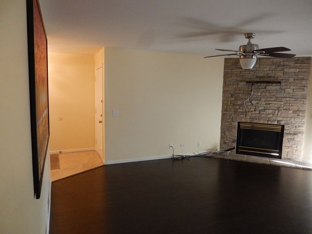 375 Woodridge Circle F, South Elgin, IL 60177