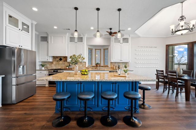 8830 Cross Country Drive, Houston, TX 77346