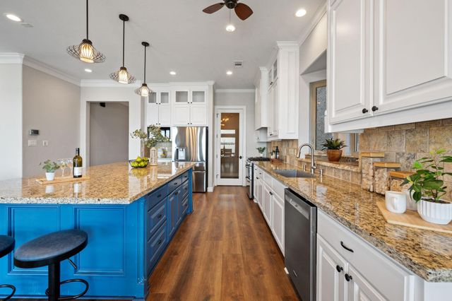 8830 Cross Country Drive, Houston, TX 77346