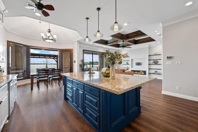 8830 Cross Country Drive, Houston, TX 77346