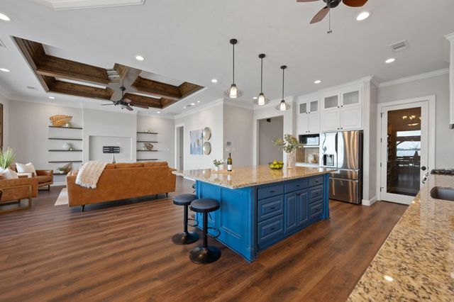 8830 Cross Country Drive, Houston, TX 77346