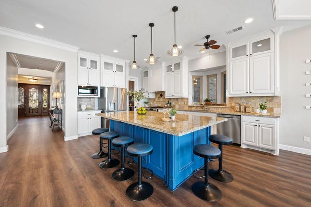 8830 Cross Country Drive, Houston, TX 77346