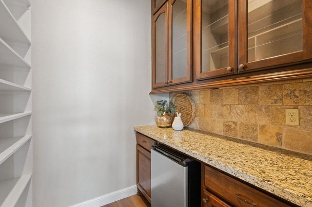 8830 Cross Country Drive, Houston, TX 77346