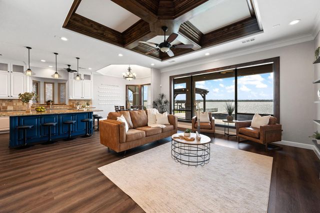 8830 Cross Country Drive, Houston, TX 77346