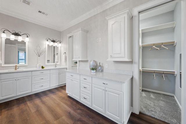 8830 Cross Country Drive, Houston, TX 77346