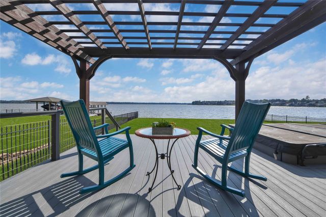 8830 Cross Country Drive, Houston, TX 77346