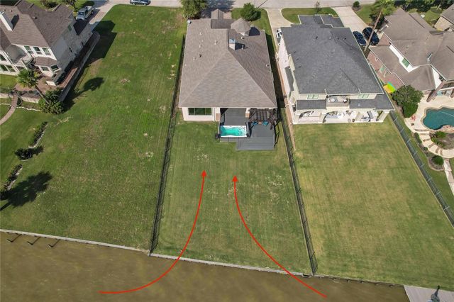 8830 Cross Country Drive, Houston, TX 77346