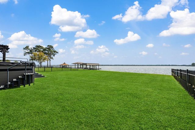 8830 Cross Country Drive, Houston, TX 77346