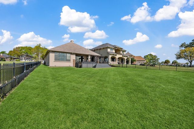 8830 Cross Country Drive, Houston, TX 77346