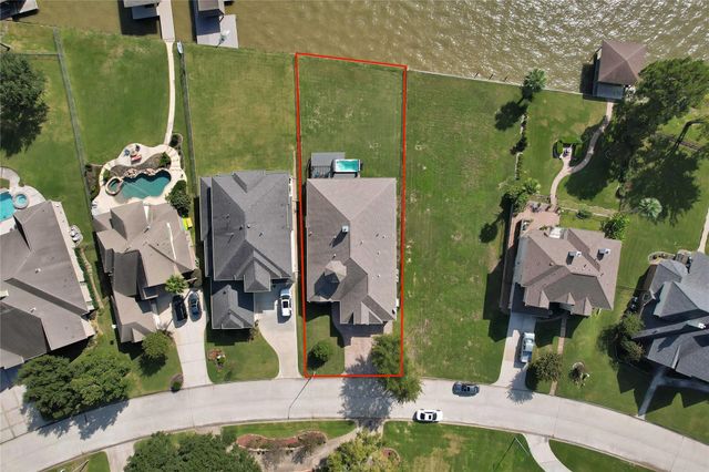 8830 Cross Country Drive, Houston, TX 77346