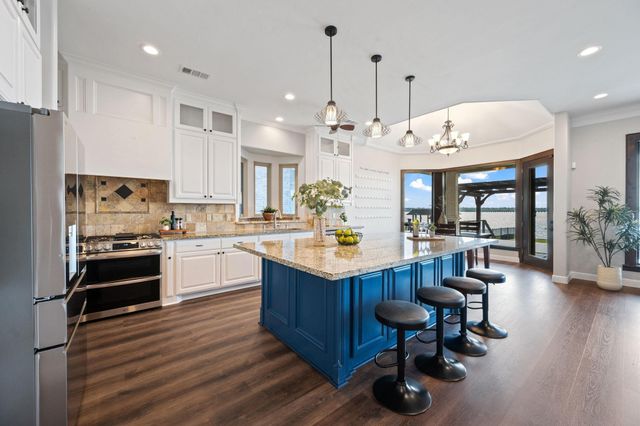 8830 Cross Country Drive, Houston, TX 77346