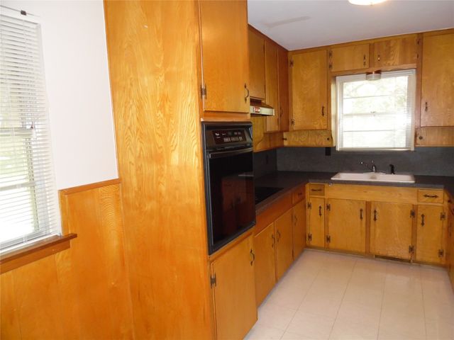 1206 Park Center Street, Benbrook, TX 76126