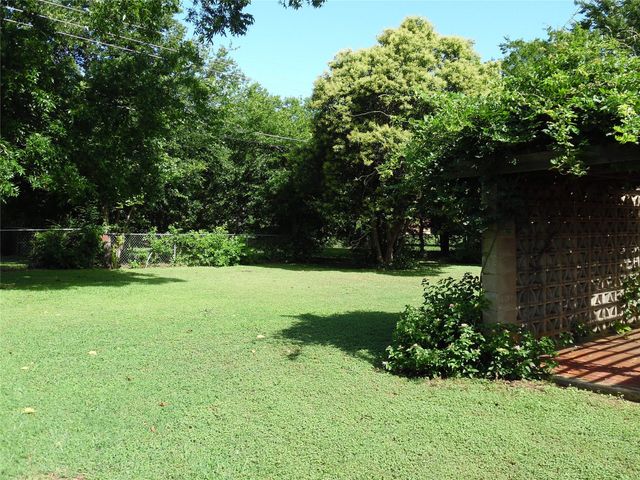 1206 Park Center Street, Benbrook, TX 76126