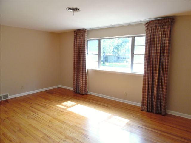 1206 Park Center Street, Benbrook, TX 76126