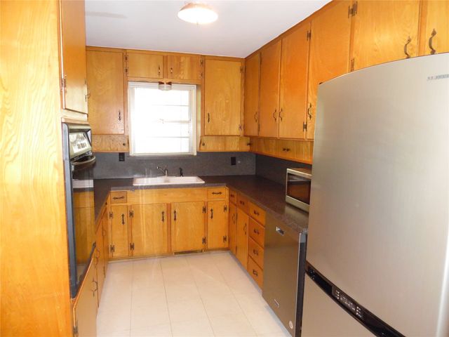 1206 Park Center Street, Benbrook, TX 76126