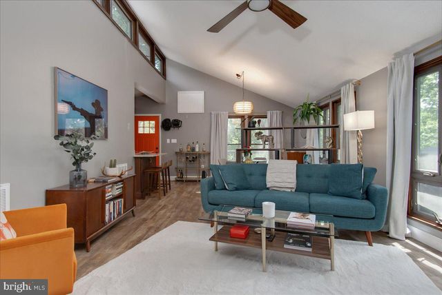 350 PATHFINDER LN, Hedgesville, WV 25427