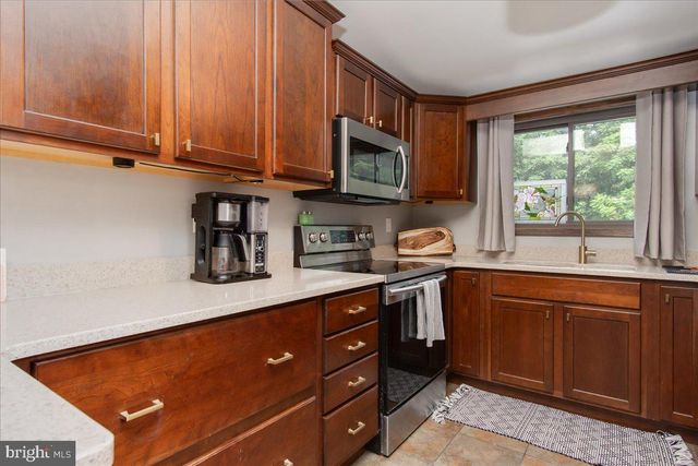 350 PATHFINDER LN, Hedgesville, WV 25427