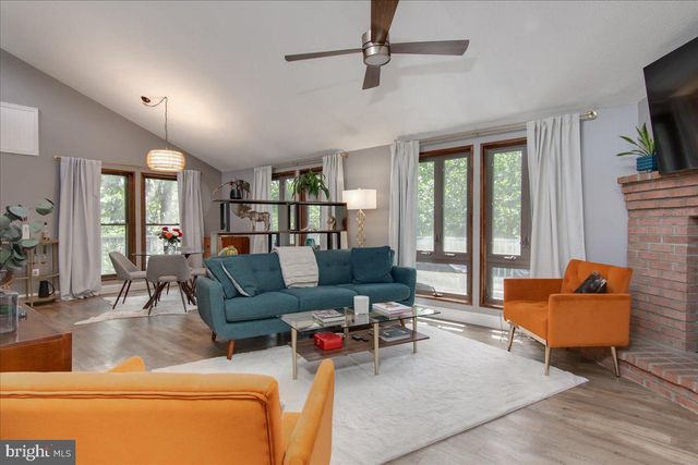 350 PATHFINDER LN, Hedgesville, WV 25427