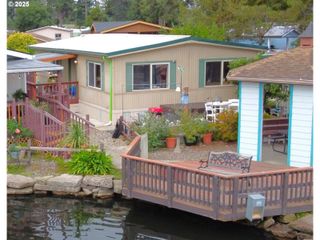 1765 SHOREPINES Dr, Coos Bay, OR 97420