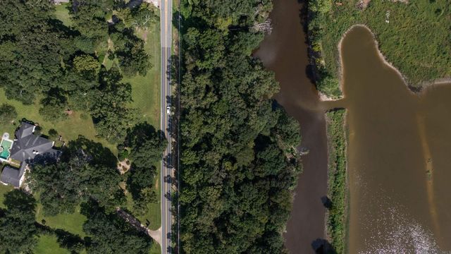 12800-12900 UND Highland Rd, Baton Rouge, LA 70810