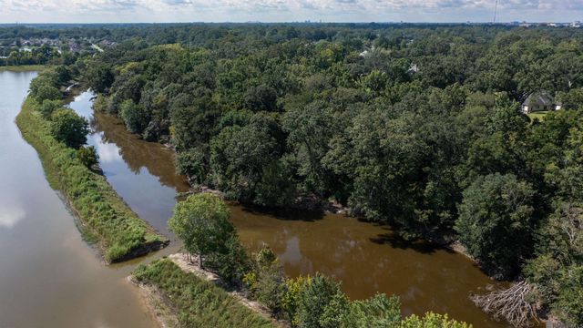 12800-12900 UND Highland Rd, Baton Rouge, LA 70810