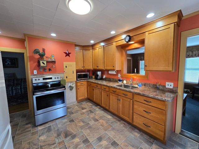 5 Hoffman St, Taunton, MA 02780