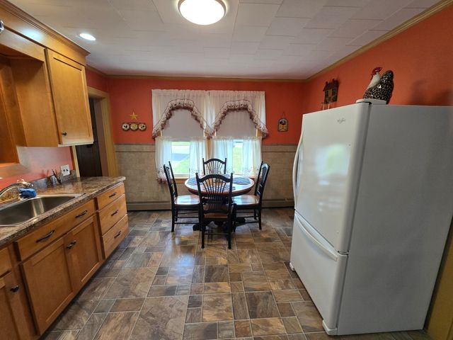 5 Hoffman St, Taunton, MA 02780