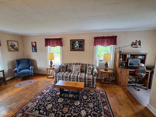 5 Hoffman St, Taunton, MA 02780