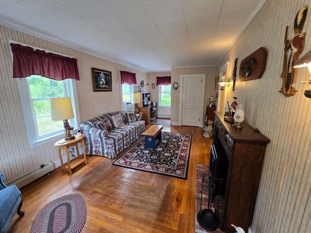 5 Hoffman St, Taunton, MA 02780