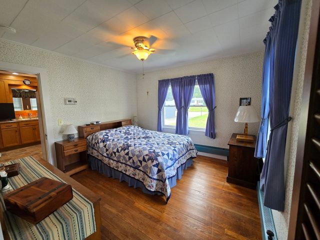 5 Hoffman St, Taunton, MA 02780