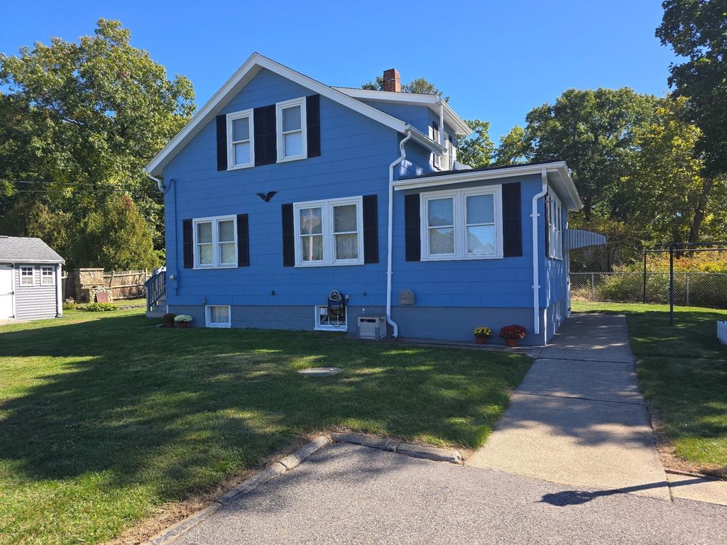 5 Hoffman St, Taunton, MA 02780