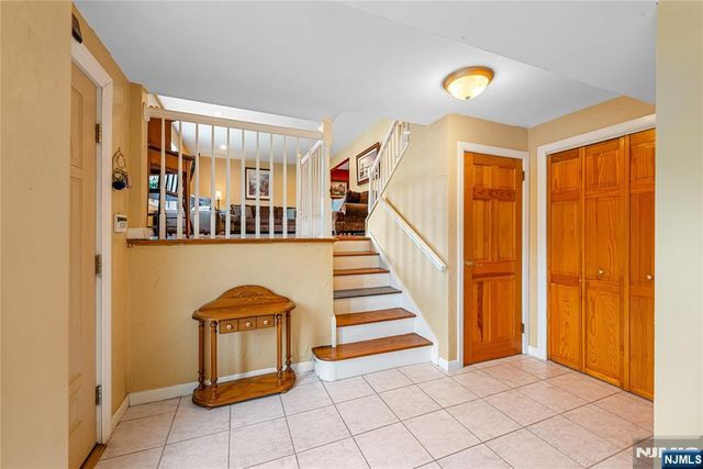 211 Park Avenue, Emerson, NJ 07630