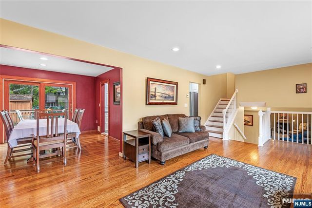 211 Park Avenue, Emerson, NJ 07630