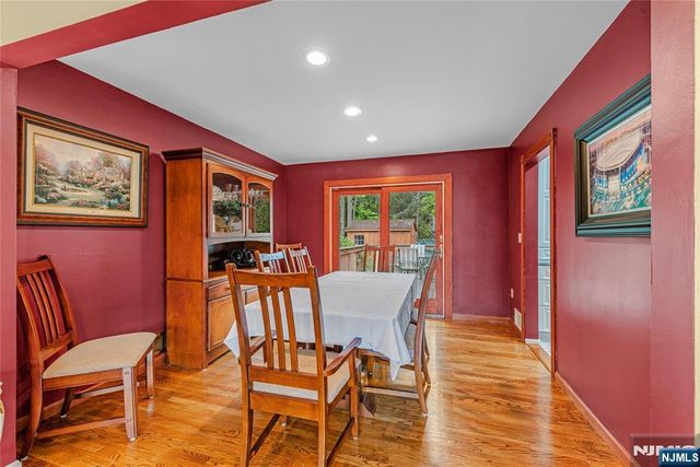 211 Park Avenue, Emerson, NJ 07630