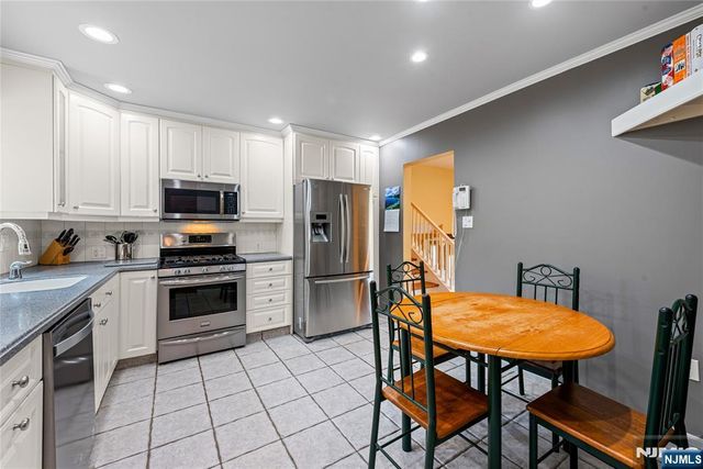 211 Park Avenue, Emerson, NJ 07630