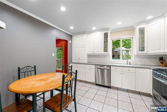 211 Park Avenue, Emerson, NJ 07630