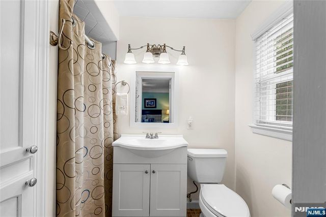 211 Park Avenue, Emerson, NJ 07630