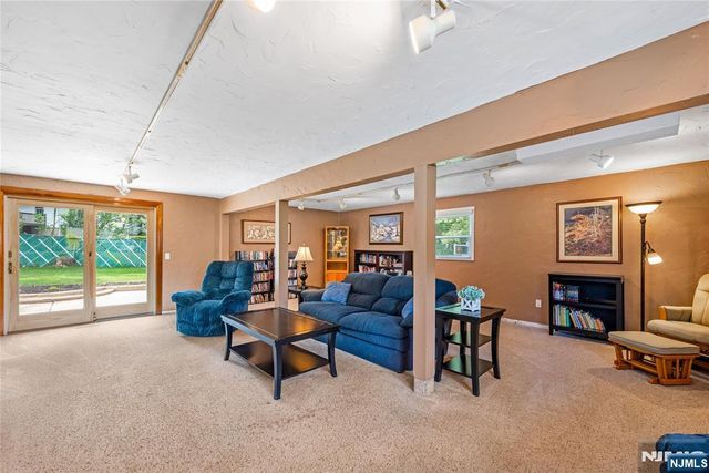 211 Park Avenue, Emerson, NJ 07630