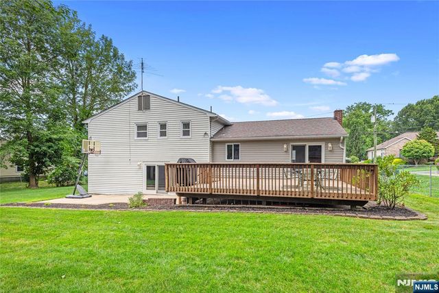 211 Park Avenue, Emerson, NJ 07630