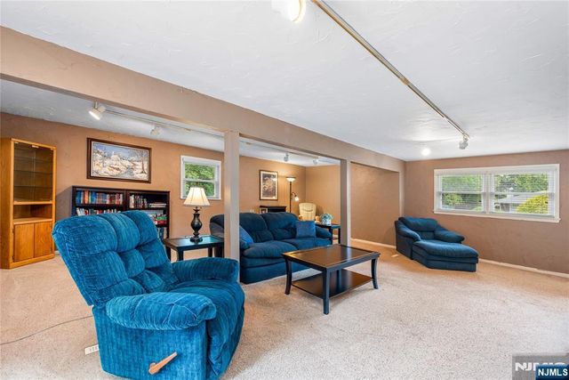 211 Park Avenue, Emerson, NJ 07630