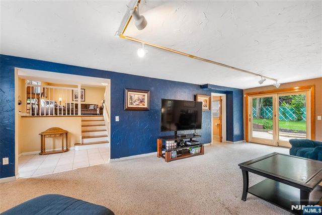 211 Park Avenue, Emerson, NJ 07630