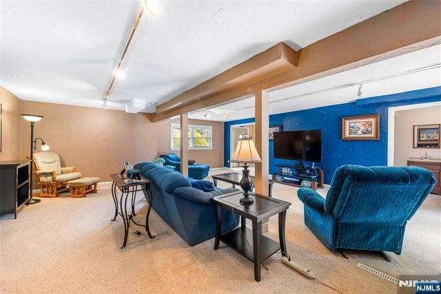 211 Park Avenue, Emerson, NJ 07630