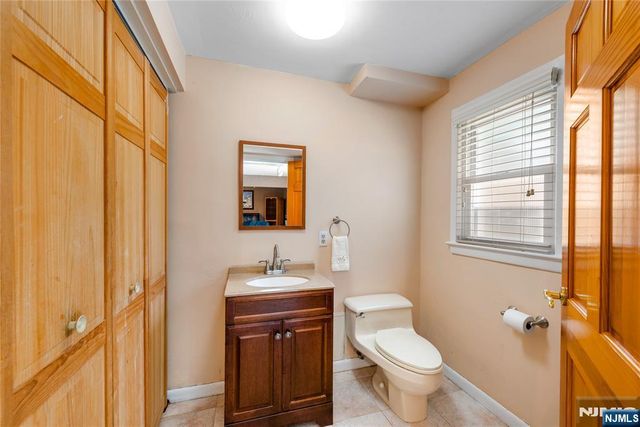 211 Park Avenue, Emerson, NJ 07630