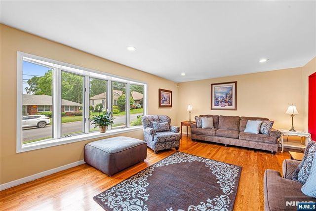 211 Park Avenue, Emerson, NJ 07630