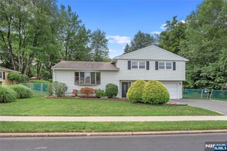 211 Park Avenue, Emerson, NJ 07630