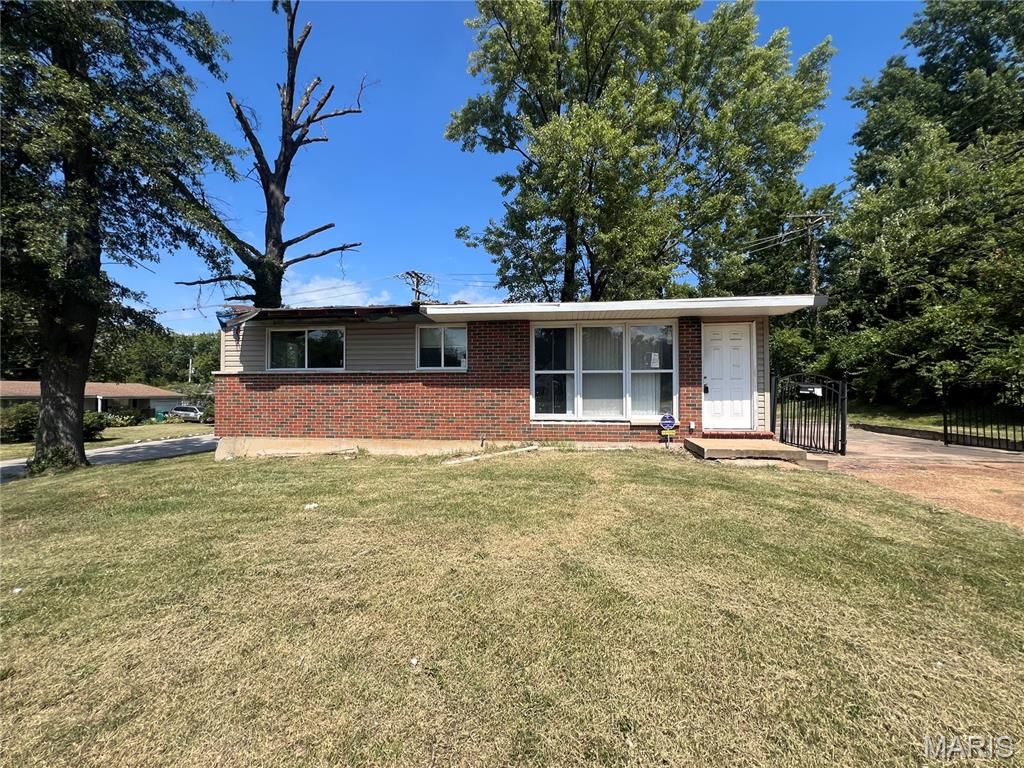 2241 Empress Drive, St Louis, MO 63136