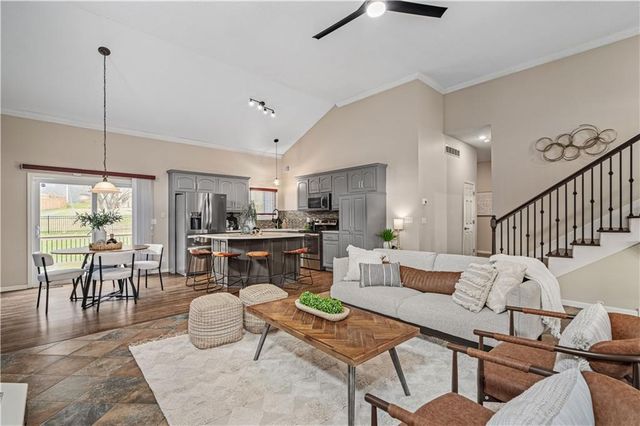 4420 GROVE Street, Shawnee, KS 66226