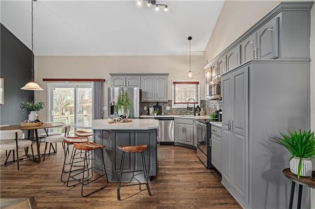 4420 GROVE Street, Shawnee, KS 66226