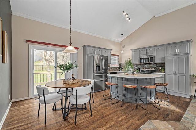 4420 GROVE Street, Shawnee, KS 66226