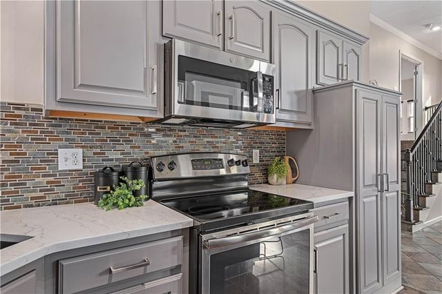 4420 GROVE Street, Shawnee, KS 66226